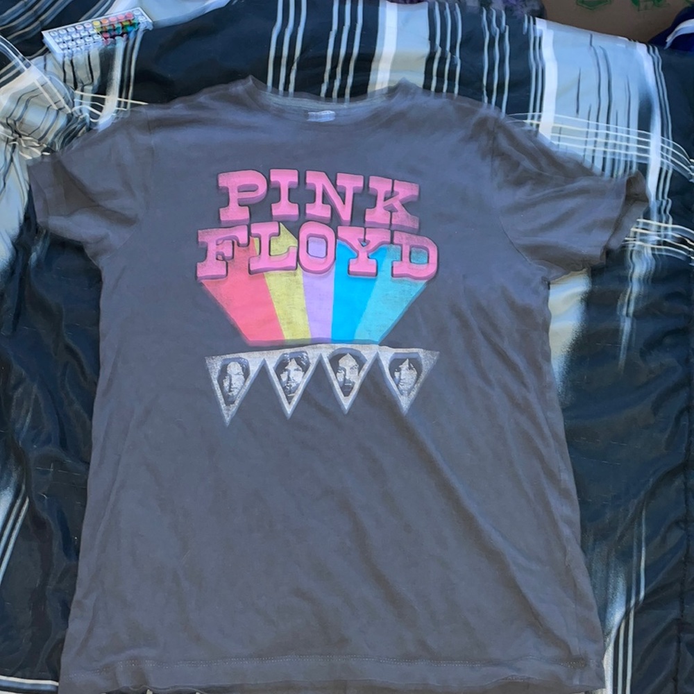 old navy grey pink floyd tour shirt. size small